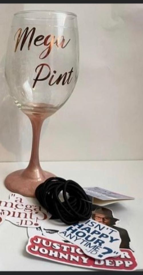 Custom 20oz. 'Mega Pint' Wine Glass- Rose Gold Script font